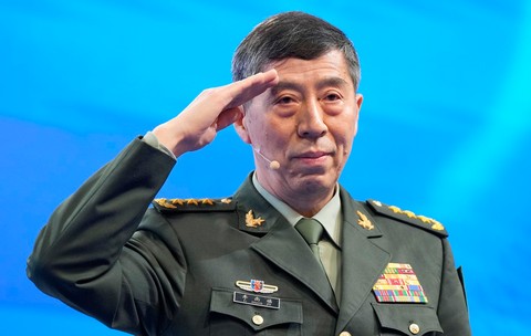 Doi generali chinezi, foști miniștri ai Apărării la Beijing, au fost condamnați la moarte, dar scapă deocamdată de execuție
