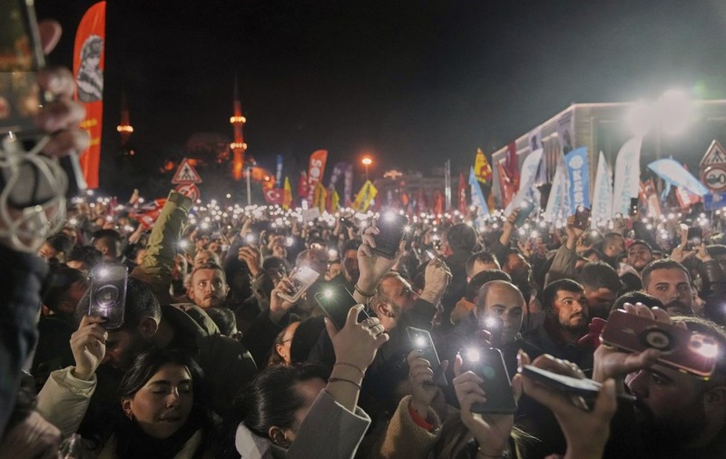 Îngrijorări asupra viitorului Turciei, care a cheltuit deja 12 miliarde de dolari pentru a susține lira: „Agenda lui Erdogan a provocat din nou daune”