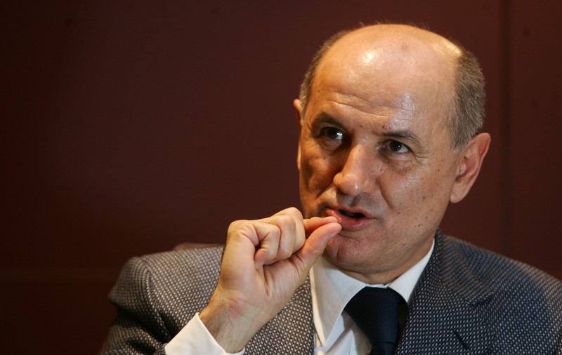 Plagiatul ca... artă! Universitatea din Bucuresti: ”Nu e copy-paste clasic. George Copos fost subtil, prin copiere deghizată și repovestire, în cartea scrisă în închisoare”. Cine ce pățește