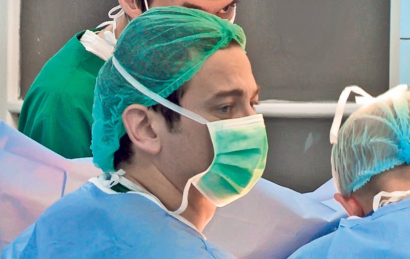 Eroul din Apuseni s-a întors pe teren! Doctorul Zamfir ascultă dubstep în sala de operaţie