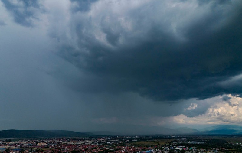 Avertizări nowcasting ANM de vreme severă. Lista localităților vizate de fenomene meteo periculoase