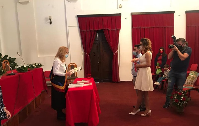 Primarul Elena Lasconi a oficiat prima căsătorie: Am avut emoții la fel ca mirii