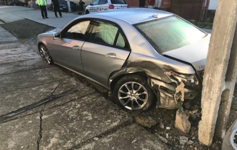 Fiu de procuror din Timiș a condus beat la o cursă ilegală. A făcut și accident