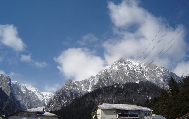 Crăciunul pe Valea Prahovei. Pensiunile şi hotelurile sunt pline de turiştii care îşi petrec vacanţa