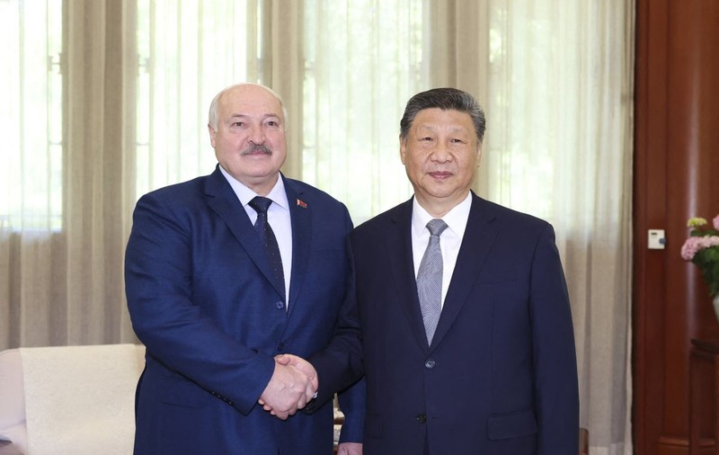 Alexander Lukașenko vrea să ridice în Belarus un monument dedicat „prietenului” Xi Jinping