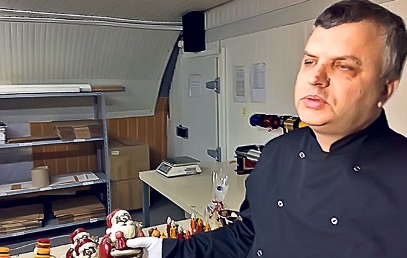 Ciocolatierii lucrează deja la figurinele cu aur şi argint