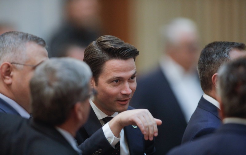 CULISELE UNUI SCANDAL în PNL pe tema unui număr mai mare de femei în Parlament. „Bărbații se tem că le vom fura locurile pe liste”. Ironii cu amante și persoane transgender
