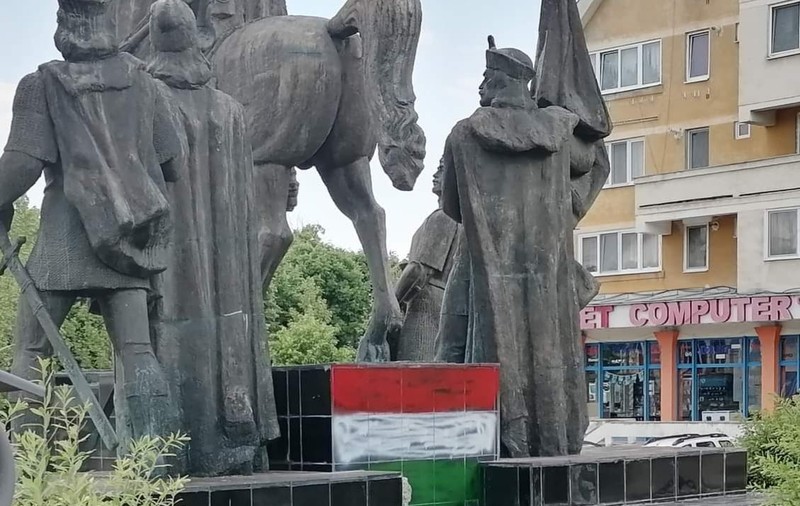 Statuia lui Mihai Viteazul, vandalizată la Sfântu Gheorghe, de Ziua Trianonului