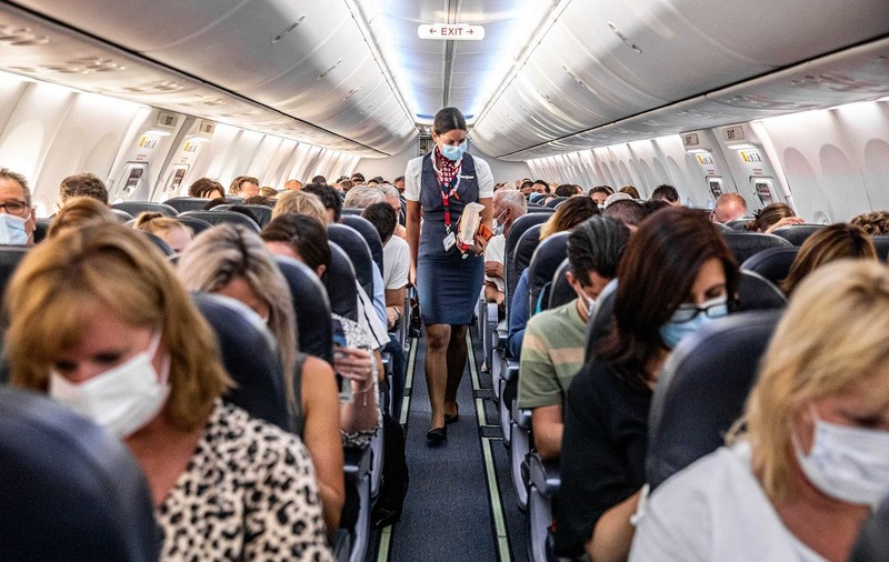 Noi măsuri luate de Olanda față de românii care intră în țară:  Teste COVID la aeroport și controale