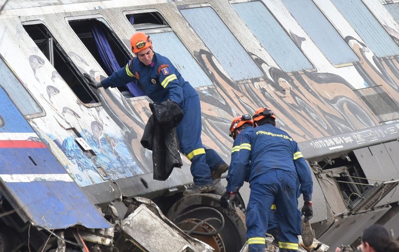 12 minute pe aceeași linie. Ultima discuție dintre șeful de gară și mecanicul trenului de pasageri distrus în tragedia din Grecia