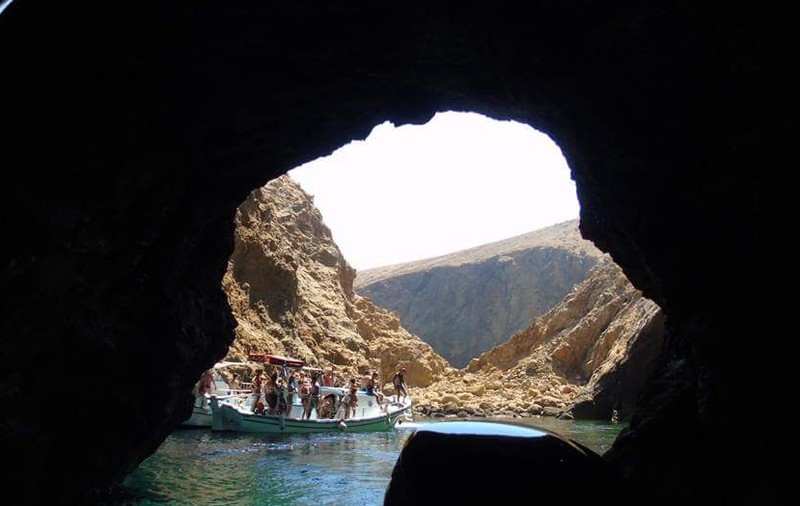 O insulă nelocuită de lângă Mykonos este de vânzare. Cât costă