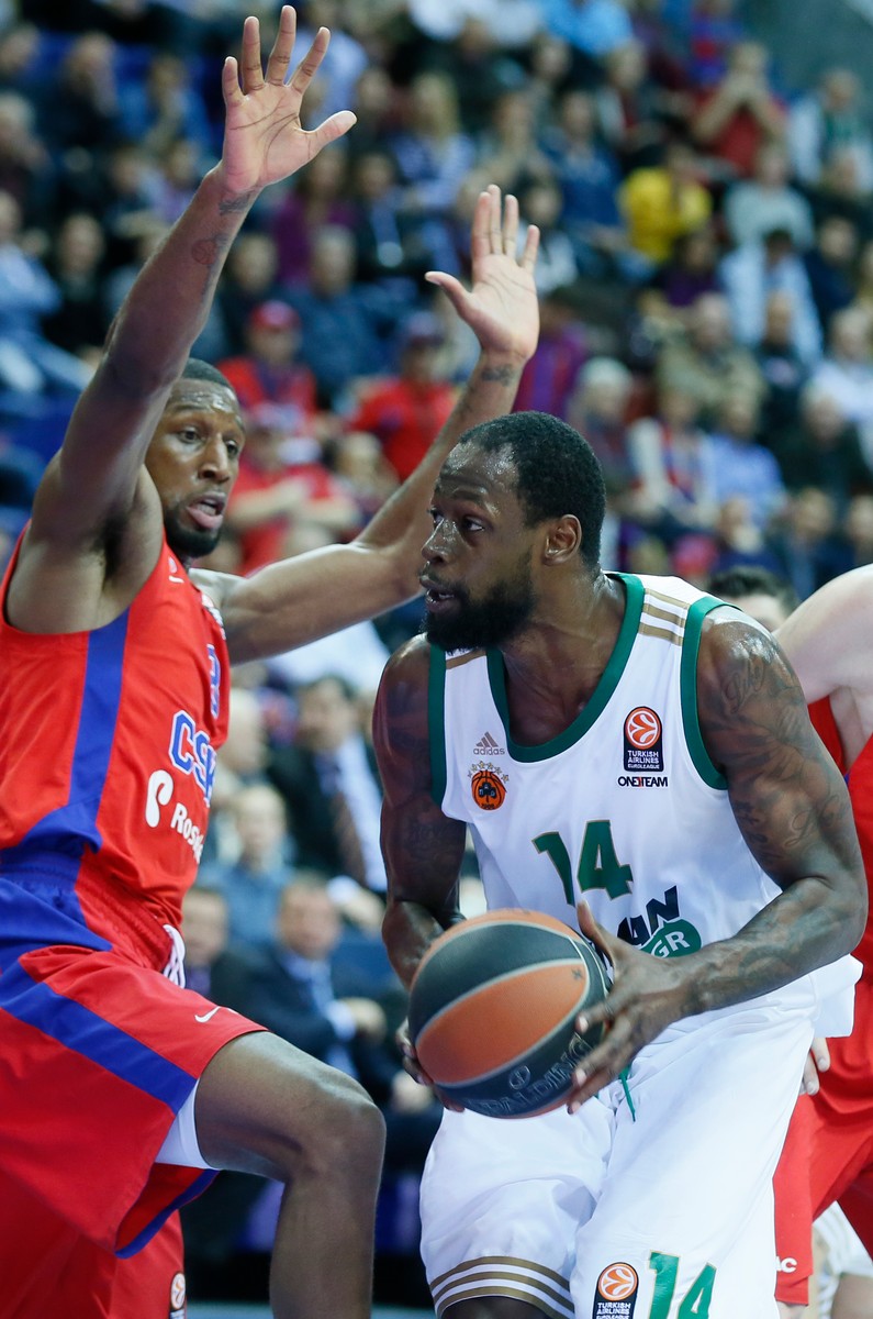 epa04704546 Demetris Nichols (L) of CSKA Moscow fights for the ball with James Gist (R) of Panathinaikos Athens during their basketball Euroleague playoff match in Moscow, Russia, 14 April 2015. EPA/SERGEI ILNITSKY