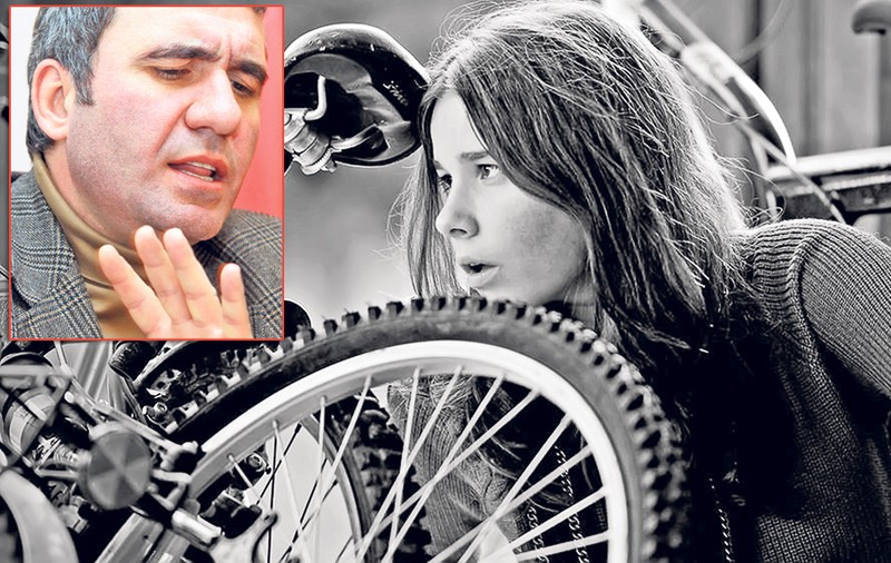 EXCLUSIV! Hagi nu-şi lasă fiica să joace goală puşcă în filme | FOTO