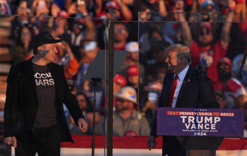 Donald Trump a revenit în Butler, Pennsylvania, locul atentatului din 13 iulie. Elon Musk i-a fost alături. „Trump trebuie să câștige” | VIDEO