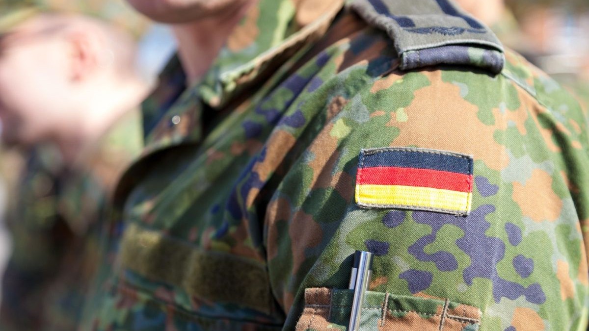 steagul german pe uniforma armatei germane