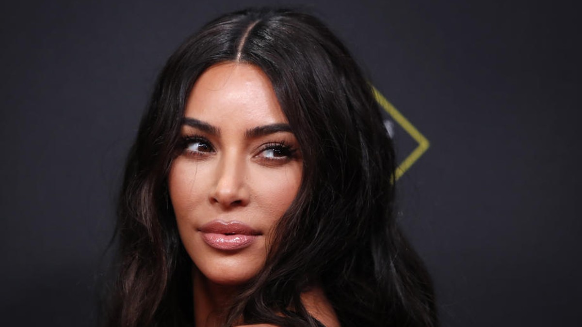 Kim Kardashian a donat 1 milion de dolari pentru Armenia.” Gândurile şi rugăciunile mele sunt alături de bărbaţii, femeile şi copiii curajoşi”