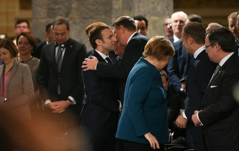FOTO | Preşedintele Klaus Iohannis, la semnarea Tratatului de cooperare franco-german: România a fost, este şi va rămâne în continuare aproape de Franţa şi Germania