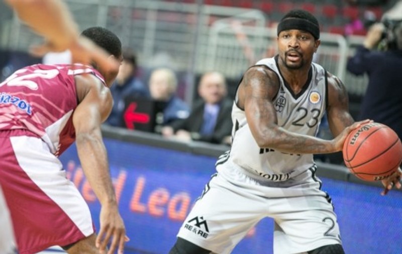 VIDEO/ Asesoft a transferat un super-baschetbalist. ”Dee” Brown a jucat la trei echipe din NBA