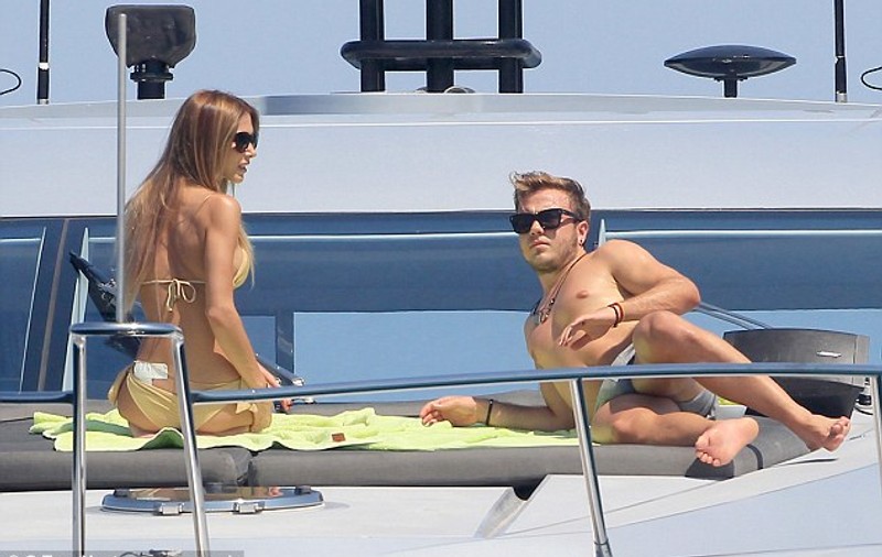 Mario Götze, eroul finalei Cupei Mondiale, se relaxează cu iubita la Ibiza