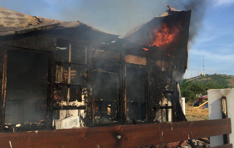 Incendiu la o pensiune din Tulcea. Turiștii s-au evacuat singuri
