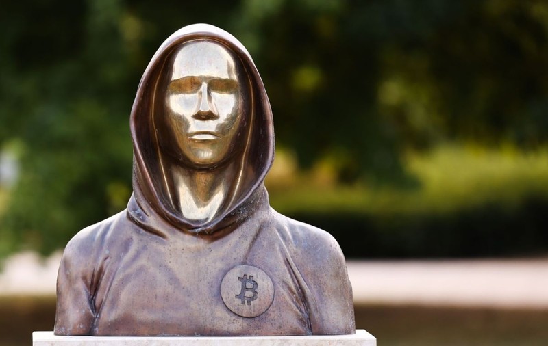 Cullen Hoback afirmă, în documentarul „Money Electric: The Bitcoin Mystery”, că fondatorul Bitcoin este Peter Todd. „Ei bine, da, eu sunt Satoshi Nakamoto”
