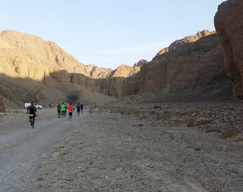 Cum să alergi într-un peisaj selenar? Mergi la maratonul Eilat, în Israel! / FOTO