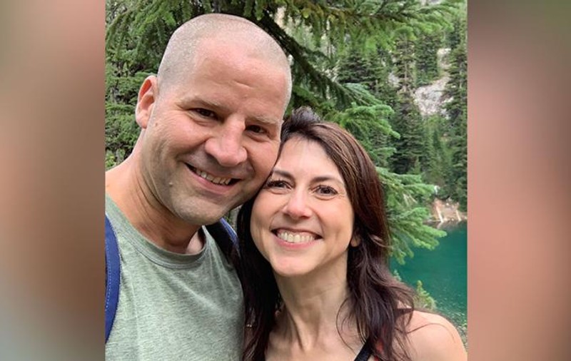 Mackenzie Scott, fosta nevastă a lui Jeff Bezos și una dintre cele mai bogate femei din lume, a divorțat de cel de-al doilea soț