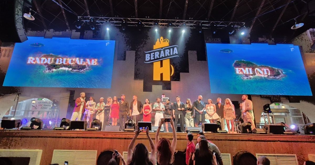 Ispitele de la Insula Iubirii 2025 pe scena de la Berăria H, la evenimentul în cadrul căruia s-a văzut în avanpremieră primul episod al show-ului de la Antena 1