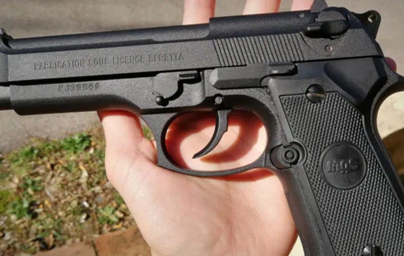 Un bărbat a vrut să răpească vânzătoare unui bar din Corbu și a amenințat-o cu pistolul. Individul a fost reținut