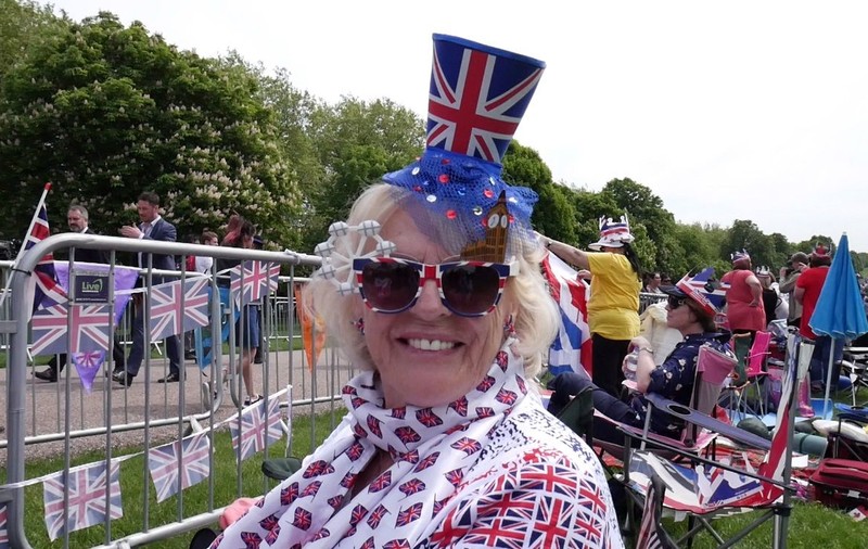 CORESPONDENȚĂ DIN WINDSOR/ Anne și Kate, englezoaicele care au fost acum 37 de ani la nunta lui Charles cu Diana, au venit să-l vadă pe Harry mire. ”Suntem aici în memoria mamei lui minunate” /VIDEO