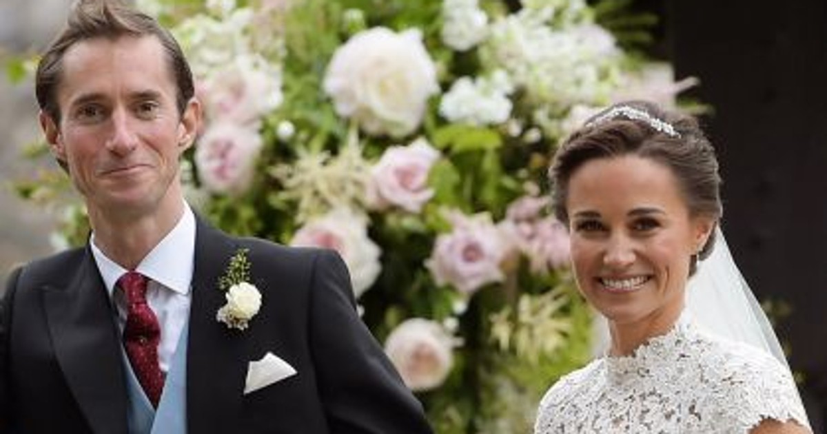 Cum arată Pippa Middleton însărcinată în 8 luni, în costum de baie
