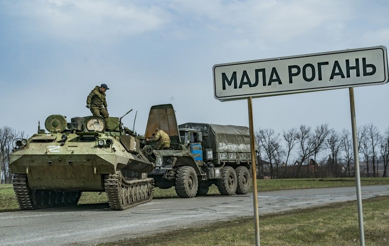 Soldat rus posibil executat de camarazi, după ce a violat și înjunghiat o ucraineancă, într-un sat de lângă Harkov