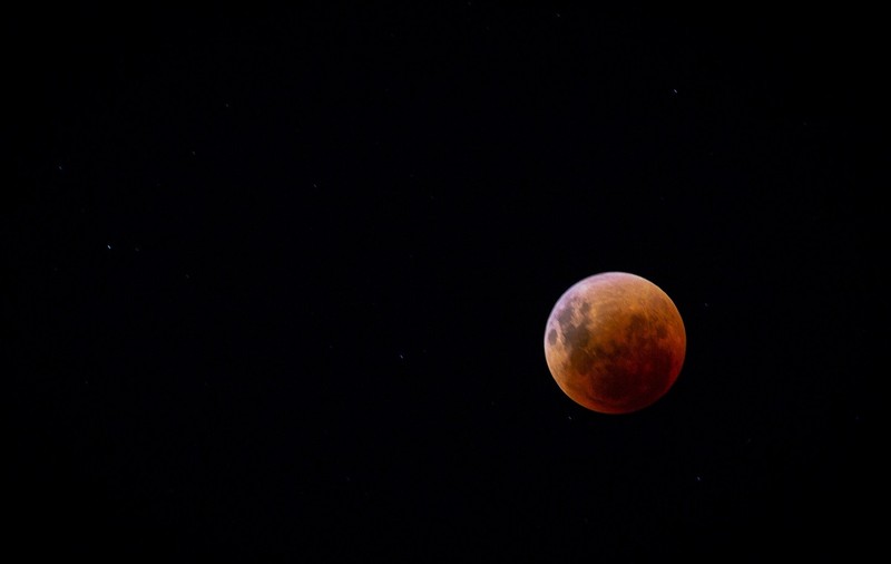 VIDEO | Luna dispare în umbra Pământului, în timpul eclipsei, imagini de la 100 de milioane de kilometri distanță de Pământ
