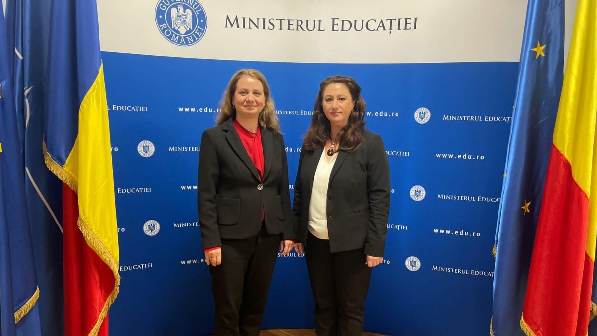 Ministrul Educatiei, Ligia Deca (stanga), si Alina Albu, noul procuror sef al DIICOT. Foto: Facebook Ligia Deca