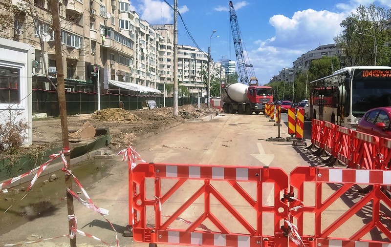 Traseul liniei 104, modificat din cauza lucrărilor la parcarea de pe bulevardul Decebal. STB anunță stații noi în zona șantierului