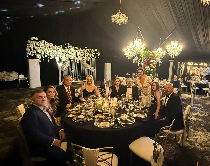 Mihaela Borcea și Sorin Rap s-au căsătorit. Primele imagini de la nunta lor, unde Mihai Albu și Romanița Iovan au fost printre invitați
