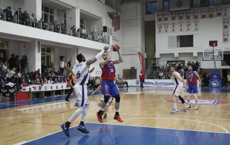Steaua, U-BT Cluj și CSM Oradea conduc cu 2-0 la general în sferturile Ligii Naționale masculine de baschet. 1-1 în CSU Sibiu - BC Mureș | FOTO