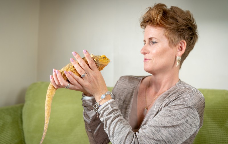 O femeie care susține că poate vorbi cu animalele și-a făcut un job din asta