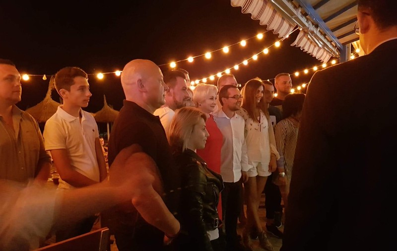 Viorica Dăncilă, baie de mulțime la Școala de Vară a TSD de pe litoral; Teodorovici a dansat pe muzică grecească (FOTO/VIDEO)