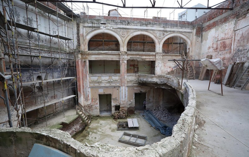 Am intrat pe șantier! Renaște cinematograful Marconi, monumentul istoric abandonat la Gara de Nord. Inaugurare specială cu șuncă, șpriț și țuică