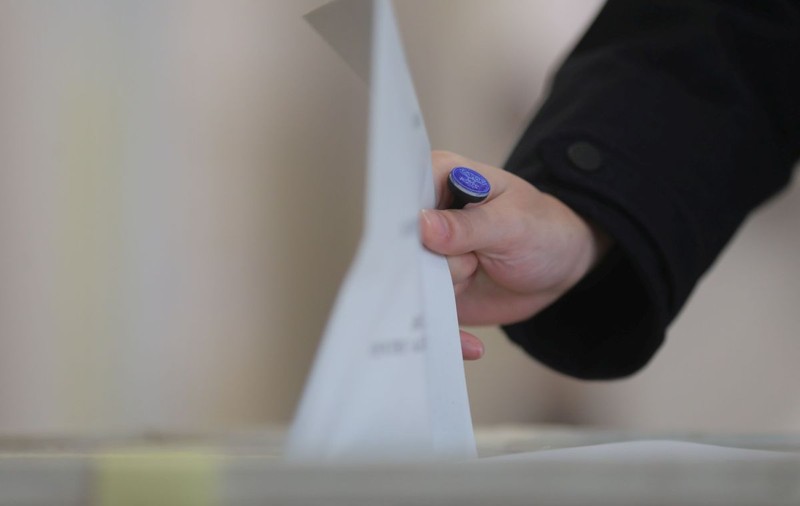 Alegeri prezidențiale 2025: Un bărbat a sunat la 112 și s-a plâns că nu e lăsat să voteze cu pașaportul la Constanța, deși are domiciliul în România. Apoi a luat amendă