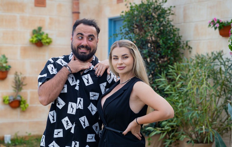 Totul despre povestea de dragoste dintre Emi de la „Noaptea târziu” și Mădălina. Participă la Power Couple: „Ea e ca picătura chinezească atunci când se enervează”