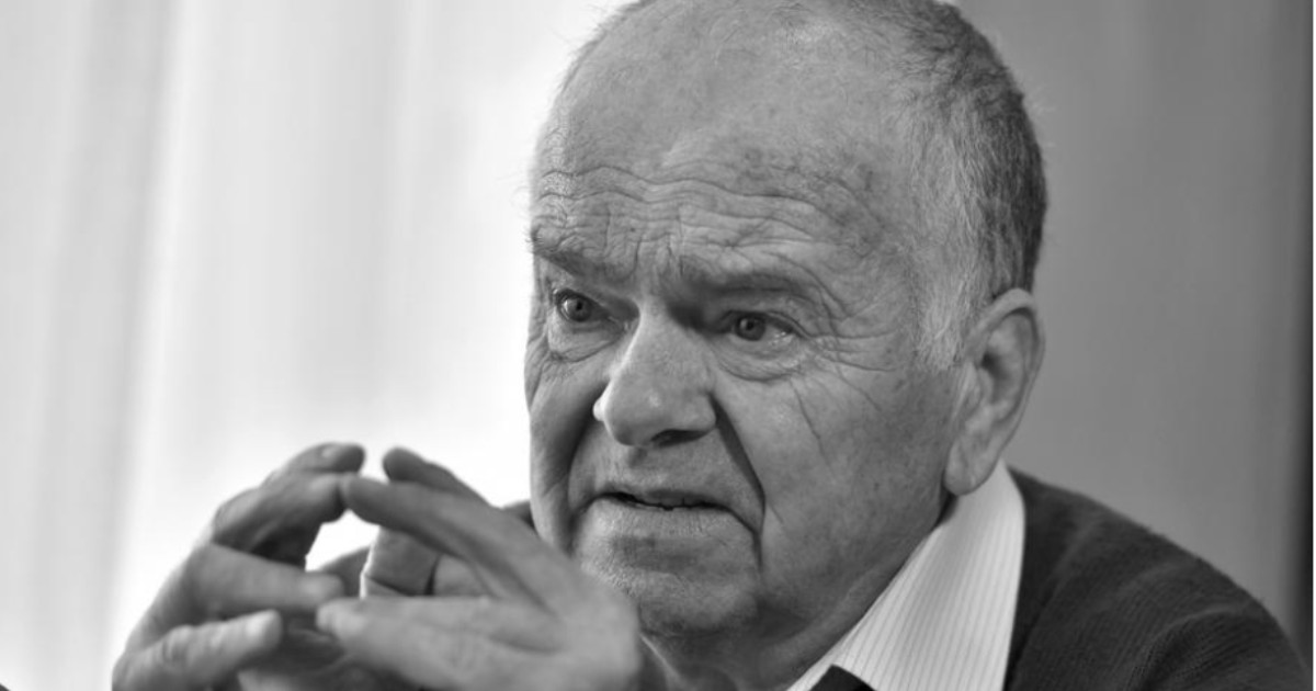 Imagine alb-negru cu Petru Cadar în cămașă