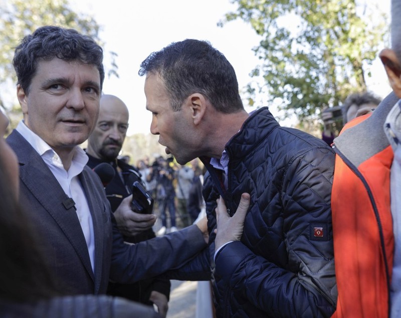 Robert Negoiță a venit peste Nicușor Dan la conferința de presă din Parcul IOR: „Nu răspundeți la telefon, la mesaj”