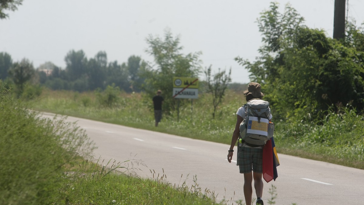 A mers 600 de km pe jos pentru educaţie