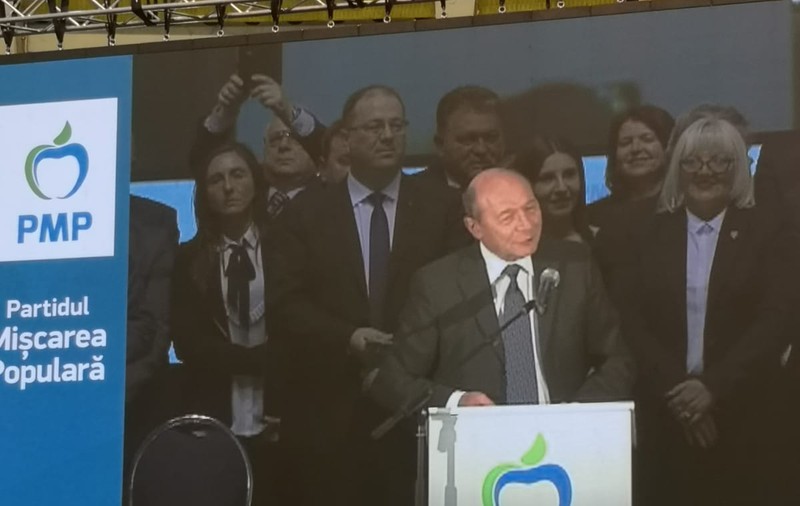 Băsescu critică dur remanierea decisă de PSD: "O minte întortocheată, care nu va face decât instabilitate, în continuare, în ţară"