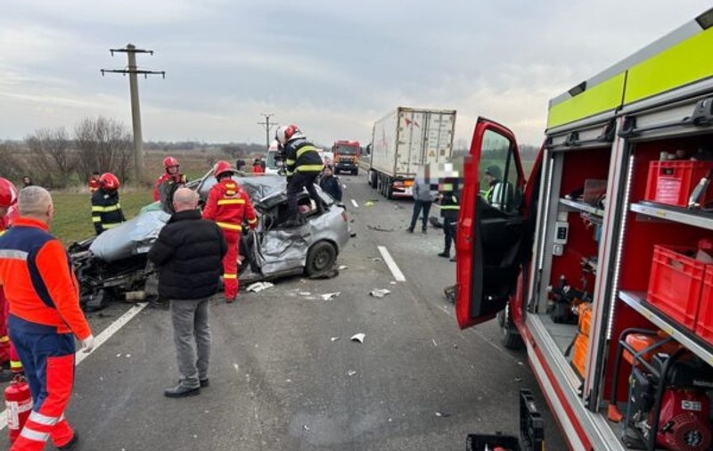 Cum s-a produs accidentul de pe DN 6 în care au murit 3 oameni. Manevra făcută de o șoferiță de 19 ani