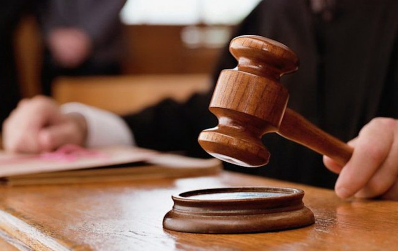 Un bărbat din Argeş, care şi-a violat fiica de 6 ani, lăsat în libertate de judecători
