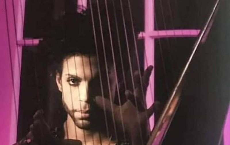 Concertul Prince and the Revolution, din turneul ”Purple Rain”, va fi disponibil de joi, gratuit, pe YouTube