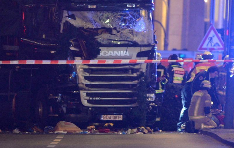Atentat în Piaţa de Crăciun din Berlin. Ce spune patronul firmei de transport de care aparţinea camionul